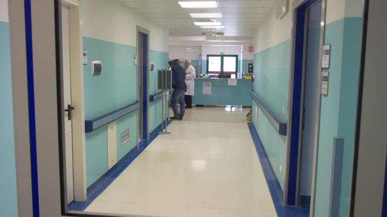 Ravenna, medico contro vaccini e mascherine ricoverato per covid Ravenna, medico contro vaccini e mascherine ricoverato per covid