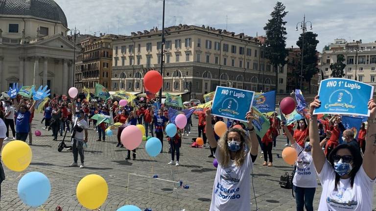 Parchi a tema: lavoratori in piazza a Roma per protesta Parchi a tema: lavoratori in piazza a Roma per protesta