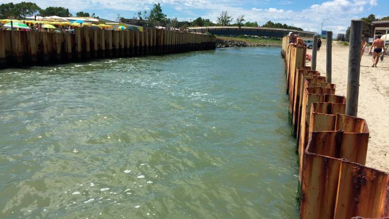 Lo sbocco a mare del canale Tagliata, tra Ponente e Zadina Lo sbocco a mare del canale Tagliata, tra Ponente e Zadina