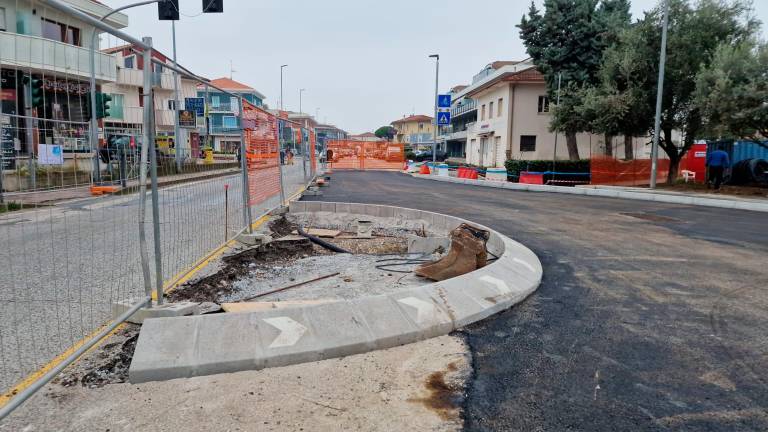 Riccione, rotatoria di viale Abruzzi: via alla seconda fase dei lavori Riccione, rotatoria di viale Abruzzi: via alla seconda fase dei lavori