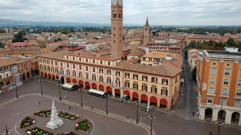 Forlì, manifesti e messaggi social: via alla campagna sul decoro Forlì, manifesti e messaggi social: via alla campagna sul decoro