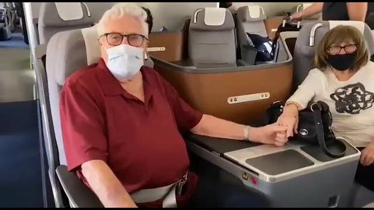Il soldato torna dopo 77 anni per incontrare i 3 bimbi che salvò VIDEO Il soldato torna dopo 77 anni per incontrare i 3 bimbi che salvò VIDEO
