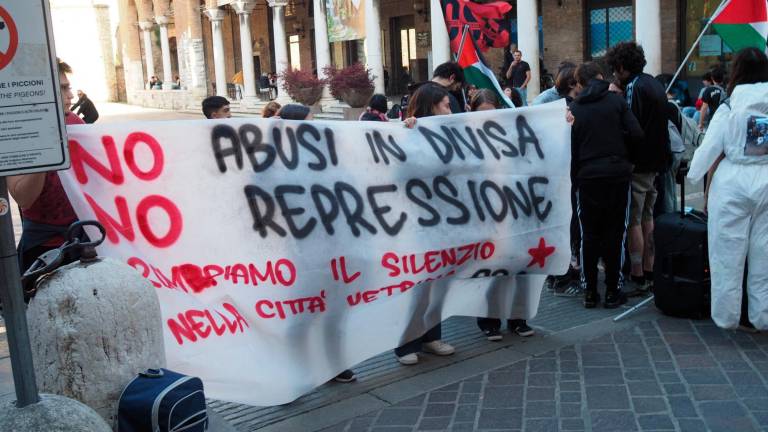 Ravenna, il collettivo Osa ha sfilato in centro Ravenna, il collettivo Osa ha sfilato in centro