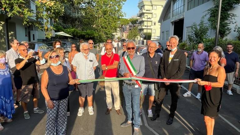 Cattolica, taglio del nastro per la rinnovata via Trento Cattolica, taglio del nastro per la rinnovata via Trento