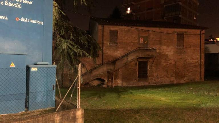 Cesena, 20enne occupava l'ex Mulino Serravalle: rubava la corrente per una tv da 50 pollici Cesena, 20enne occupava l'ex Mulino Serravalle: rubava la corrente per una tv da 50 pollici