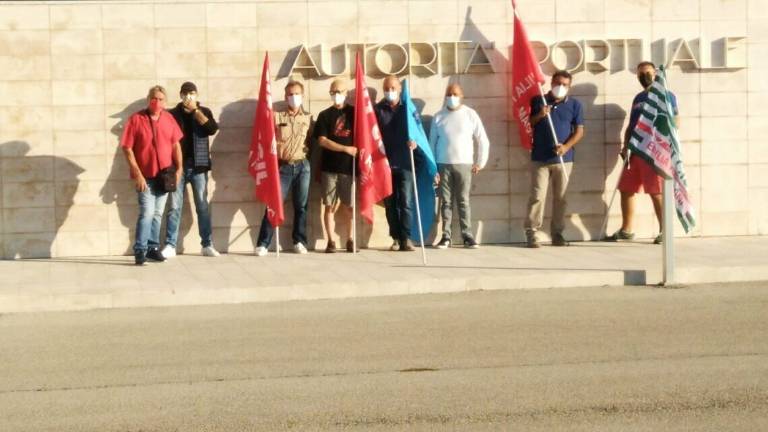 Ravenna, alta adesione allo sciopero dei lavoratori portuali Ravenna, alta adesione allo sciopero dei lavoratori portuali
