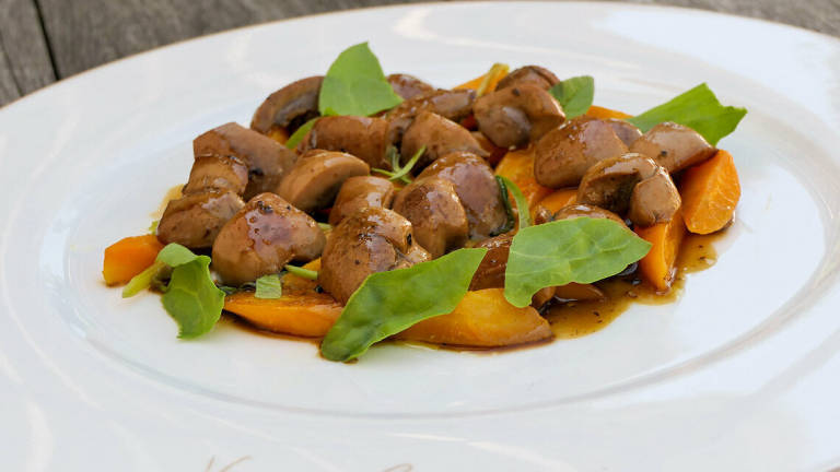 Cammerucci: rognone di vitello, carote fondenti, acetosa erba cedrina Cammerucci: rognone di vitello, carote fondenti, acetosa erba cedrina