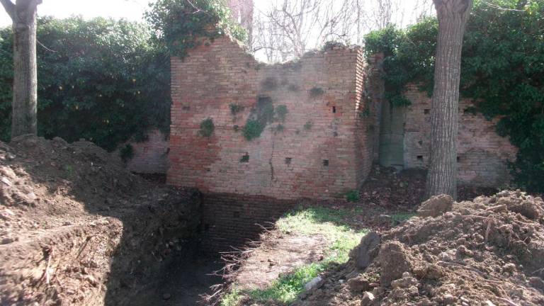 Gatteo, trovata bomba di guerra nei lavori al castello