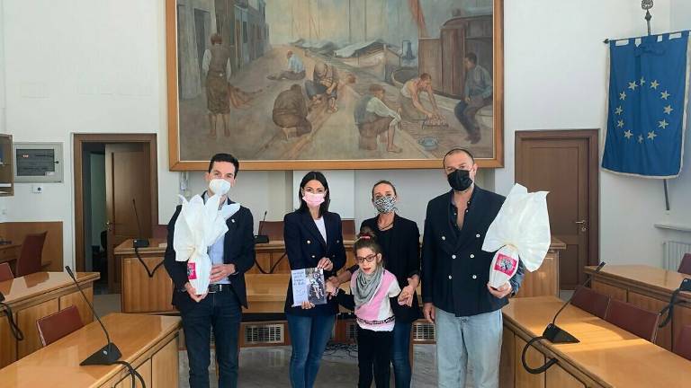 Presentato in Comune a Cesenatico Un uovo per Anita Presentato in Comune a Cesenatico Un uovo per Anita