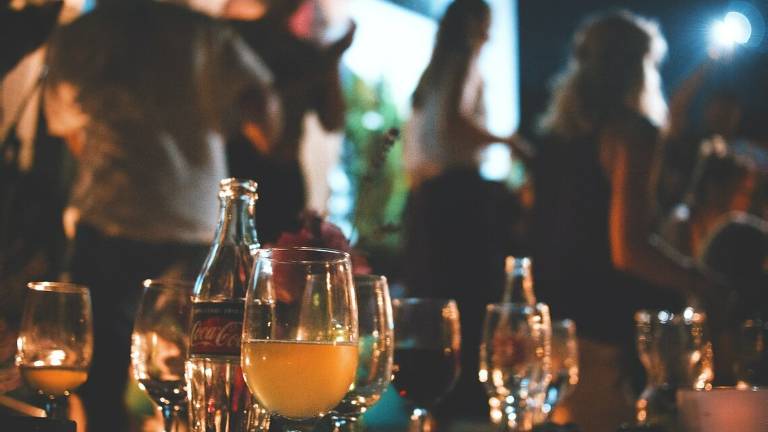 Rimini, un venerdì notte a ballare sui tavoli: locale chiuso per 5 giorni a Rivazzurra Rimini, un venerdì notte a ballare sui tavoli: locale chiuso per 5 giorni a Rivazzurra