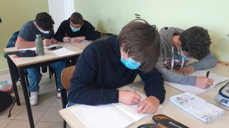 Gli studenti del Da Vinci di Cesenatico gli scrivono una lettera e Mario Draghi risponde: Bravi, impegno encomiabile Gli studenti del Da Vinci di Cesenatico gli scrivono una lettera e Mario Draghi risponde: Bravi, impegno encomiabile
