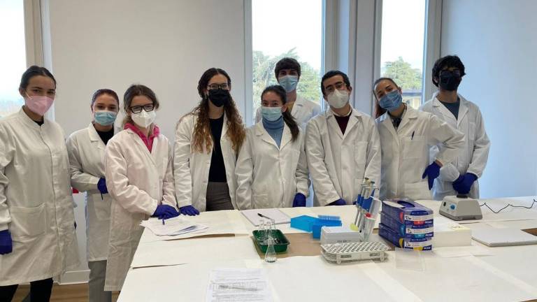 Forlì, prime esercitazioni di biochimica per gli studenti di Medicina e Chirurgia Forlì, prime esercitazioni di biochimica per gli studenti di Medicina e Chirurgia