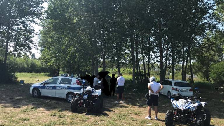 Rimini, sgomberata carovana nomade di dieci famiglie da La Torre Rimini, sgomberata carovana nomade di dieci famiglie da La Torre