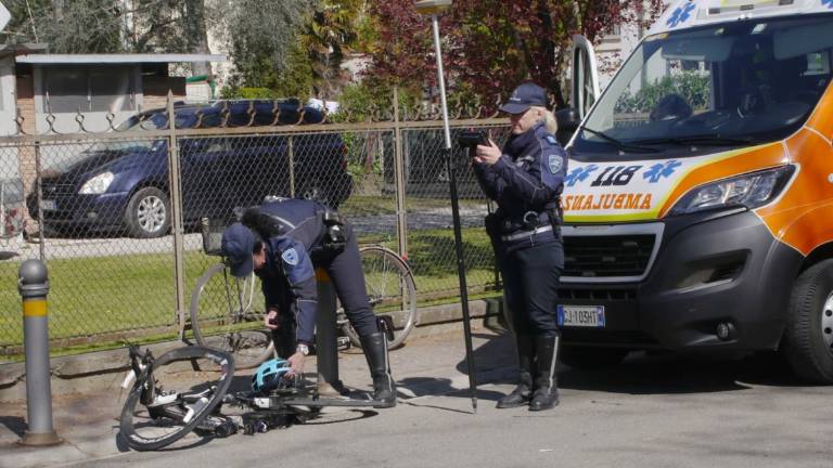 Massa Lombarda, tragico incidente: muore ciclista durante l'uscita col suo gruppo sportivo - Gallery Massa Lombarda, tragico incidente: muore ciclista durante l'uscita col suo gruppo sportivo - Gallery