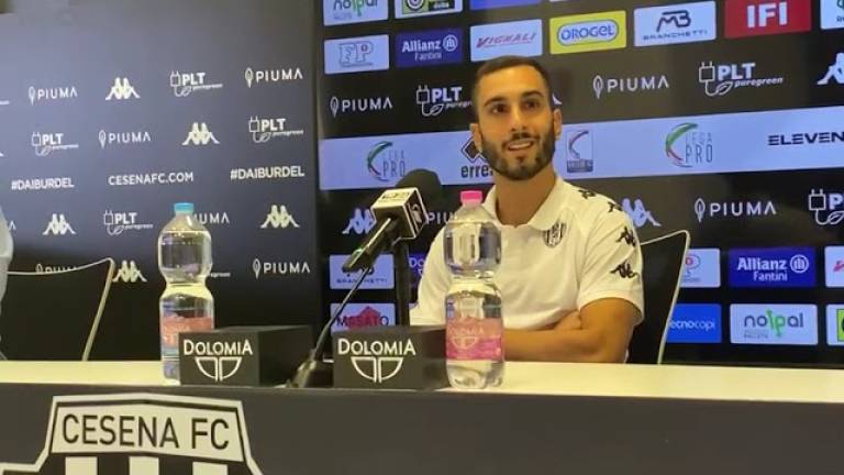 Calcio C, Cesena, ecco Celiento: Volevo con forza questa maglia VIDEO Calcio C, Cesena, ecco Celiento: Volevo con forza questa maglia VIDEO