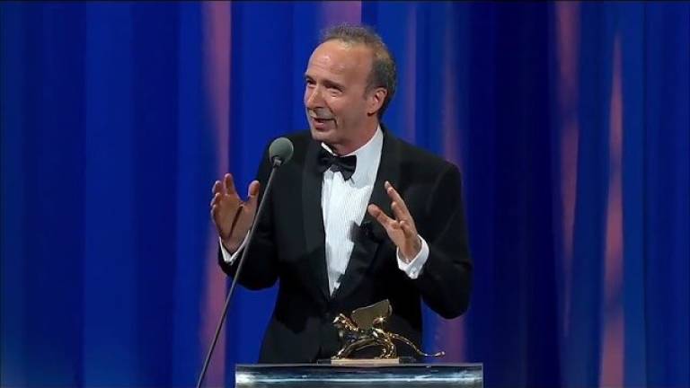 La dichiarazione d'amore di Roberto Benigni a Nicoletta Braschi a Venezia La dichiarazione d'amore di Roberto Benigni a Nicoletta Braschi a Venezia
