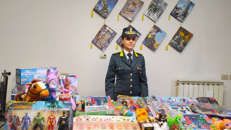Giochi pericolosi da Halloween in poi: la Finanza sequestra 5mila articoli tra Riccione e Cattolica Giochi pericolosi da Halloween in poi: la Finanza sequestra 5mila articoli tra Riccione e Cattolica