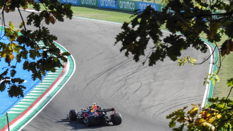 Formula 1, Bottas è in pole, Hamilton entusiasta di Imola Formula 1, Bottas è in pole, Hamilton entusiasta di Imola