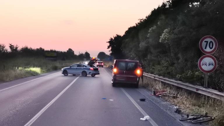 Furgone travolge bici in via Trieste a Ravenna. Morto un 39enne Furgone travolge bici in via Trieste a Ravenna. Morto un 39enne