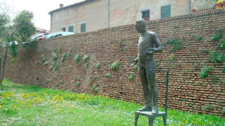 La statua di Bruchin in viale Carducci La statua di Bruchin in viale Carducci