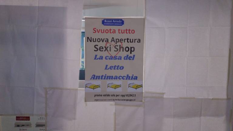 Cervia: svuota tutto e apre un sexy shop, ma è un pesce d'aprile Cervia: svuota tutto e apre un sexy shop, ma è un pesce d'aprile