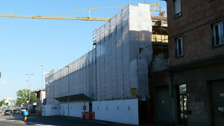 Imola, volo di quattro metri in cantiere ferito un 56enne Imola, volo di quattro metri in cantiere ferito un 56enne