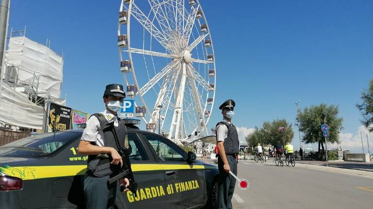 Rimini, 17 lavoratori completamente in nero Rimini, 17 lavoratori completamente in nero