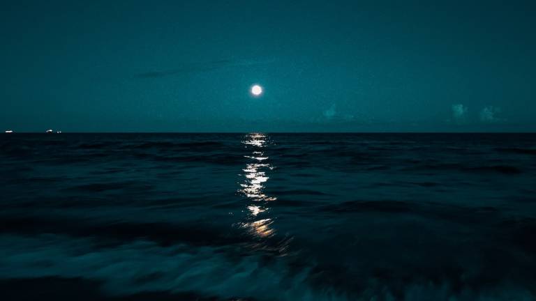 Rimini, coppia derubata durante il bagno notturno al mare Rimini, coppia derubata durante il bagno notturno al mare