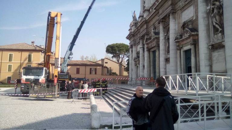 Ravenna, i vigili del fuoco tornano a mettere in sicurezza le guglie di Santa Maria in Porto Ravenna, i vigili del fuoco tornano a mettere in sicurezza le guglie di Santa Maria in Porto