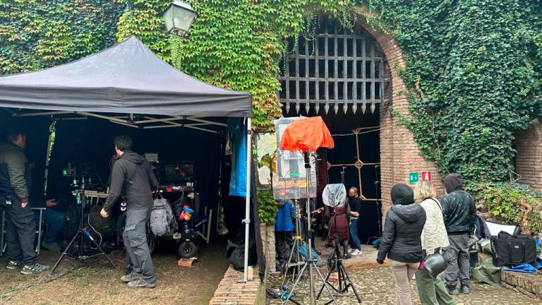 Imola. La rocca sforzesca diventa il set per il film “Ma chi ti conosce” Imola. La rocca sforzesca diventa il set per il film “Ma chi ti conosce”