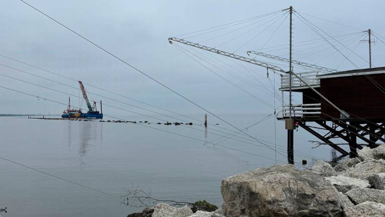 Cesenatico, il recupero del peschereccio dopo lo schianto sugli scogli VIDEO GALLERY Cesenatico, il recupero del peschereccio dopo lo schianto sugli scogli VIDEO GALLERY