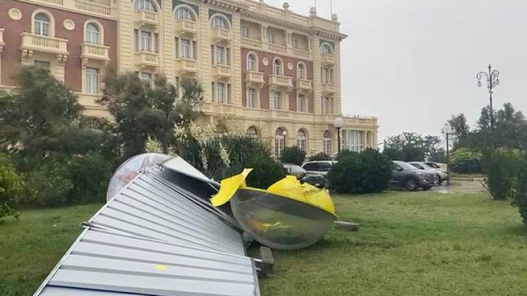 Cesenatico, maltempo: distrutta una delle due biglie di Marco Pantani VIDEO Cesenatico, maltempo: distrutta una delle due biglie di Marco Pantani VIDEO