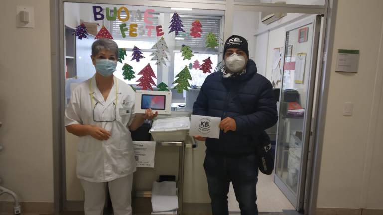 Ki Birichin di Savignano donano un tablet alla Geriatria di Cesena Ki Birichin di Savignano donano un tablet alla Geriatria di Cesena