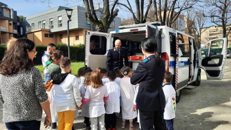 Cesena, i bambini della scuola Fiorita a lezione di educazione stradale Cesena, i bambini della scuola Fiorita a lezione di educazione stradale