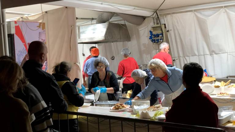 Cesenatico, “il pesce fa festa 2023”: partenza col botto VIDEO GALLERY Cesenatico, “il pesce fa festa 2023”: partenza col botto VIDEO GALLERY