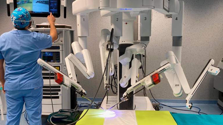 Presentato all’ospedale di Cesena il nuovo sistema di chirurgia operatoria robotica Presentato all’ospedale di Cesena il nuovo sistema di chirurgia operatoria robotica