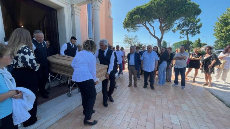 Il funerale di Bibi Branzanti con un omaggio in diretta Rai da Tiberio Timperi Il funerale di Bibi Branzanti con un omaggio in diretta Rai da Tiberio Timperi