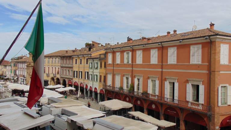 Cesena, il mercato ambulante ritocca il suo look e si ringiovanisce Cesena, il mercato ambulante ritocca il suo look e si ringiovanisce