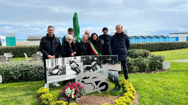 Riccione, il ricordo della morte del pilota Angelo Bergamonti Riccione, il ricordo della morte del pilota Angelo Bergamonti