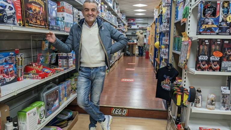Cesena, ultimo Natale coi giocattoli del negozio Eureka: Il nostro settore distrutto da Amazon Cesena, ultimo Natale coi giocattoli del negozio Eureka: Il nostro settore distrutto da Amazon