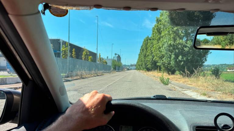 Corse clandestine e ragazzini in scooter feriti: indagato l’automobilista e caccia ai video Corse clandestine e ragazzini in scooter feriti: indagato l’automobilista e caccia ai video