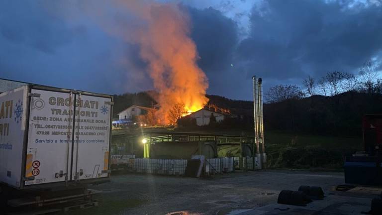 Incendio devastante a Mercato Saraceno - VIDEO Incendio devastante a Mercato Saraceno - VIDEO