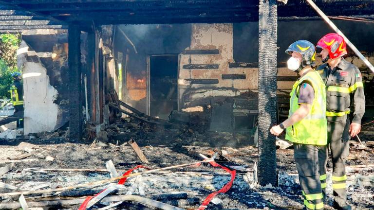 Incendio al Kiosko il Vincanto di Villa Verucchio, il locale del cantante Filippo Malatesta: origine quasi sicuramente dolosa - VIDEO GALLERY