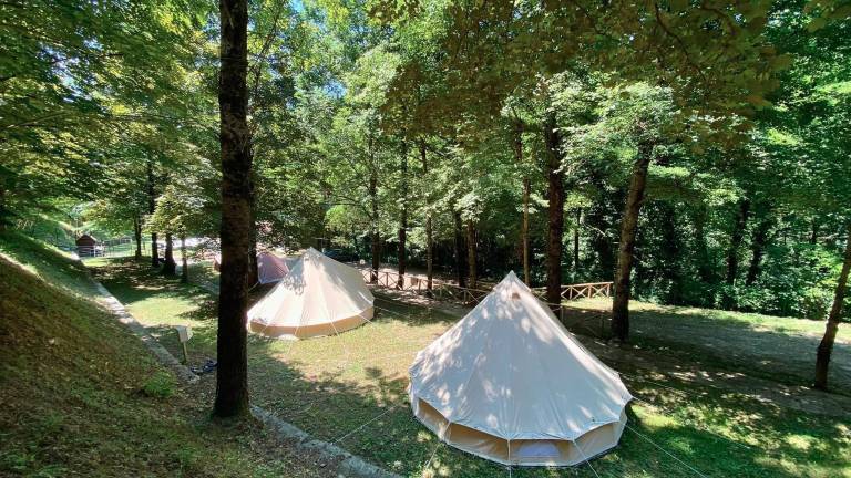 Alcune tende nell’area del “Corniolo Woods camping” Alcune tende nell’area del “Corniolo Woods camping”