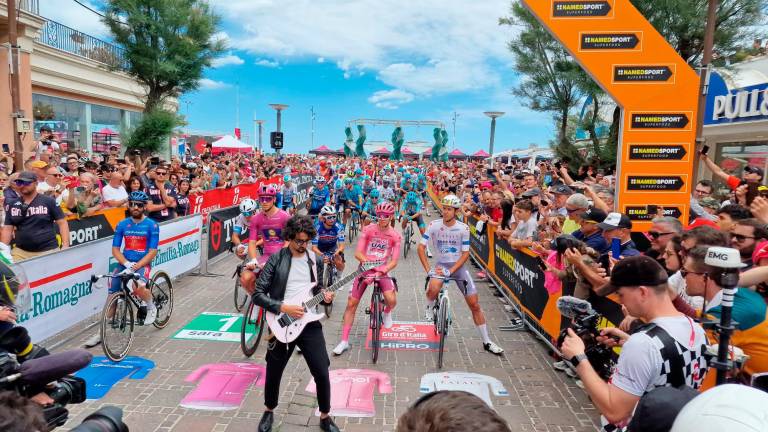 Giro d’Italia: Riccione-Cento, vince Milan allo sprint, il sogno della fuga di Tarozzi si spegne a Sant’Antonio VIDEO GALLERY Giro d’Italia: Riccione-Cento, vince Milan allo sprint, il sogno della fuga di Tarozzi si spegne a Sant’Antonio VIDEO GALLERY
