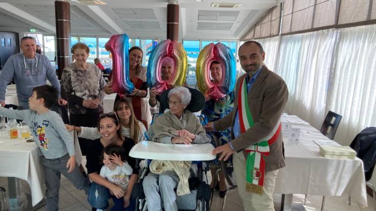 Rimini, nonna Adele: 100 anni per la storica albergatrice Rimini, nonna Adele: 100 anni per la storica albergatrice