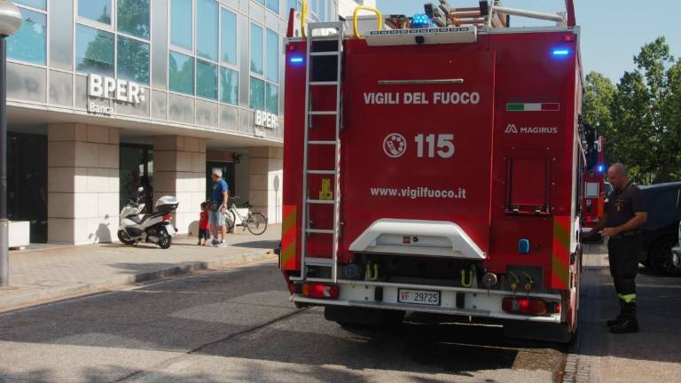 Ravenna, incendio al quadro elettrico alla Bper di Via della Lirica Ravenna, incendio al quadro elettrico alla Bper di Via della Lirica