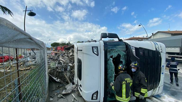 Cesena, incidente: la via Emilia è stata bloccata per sei ore Cesena, incidente: la via Emilia è stata bloccata per sei ore
