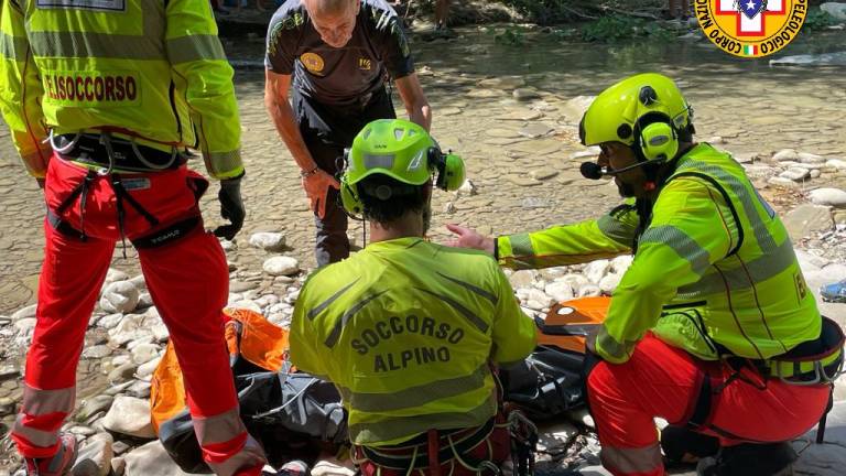 Premilcuore. Scivola per tre metri alla Grotta urlante, ferito 36enne Premilcuore. Scivola per tre metri alla Grotta urlante, ferito 36enne