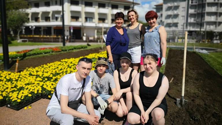 Cervia Città Giardino: alla rotonda della pace l'omaggio all'Ucraina e a Ternopil Cervia Città Giardino: alla rotonda della pace l'omaggio all'Ucraina e a Ternopil